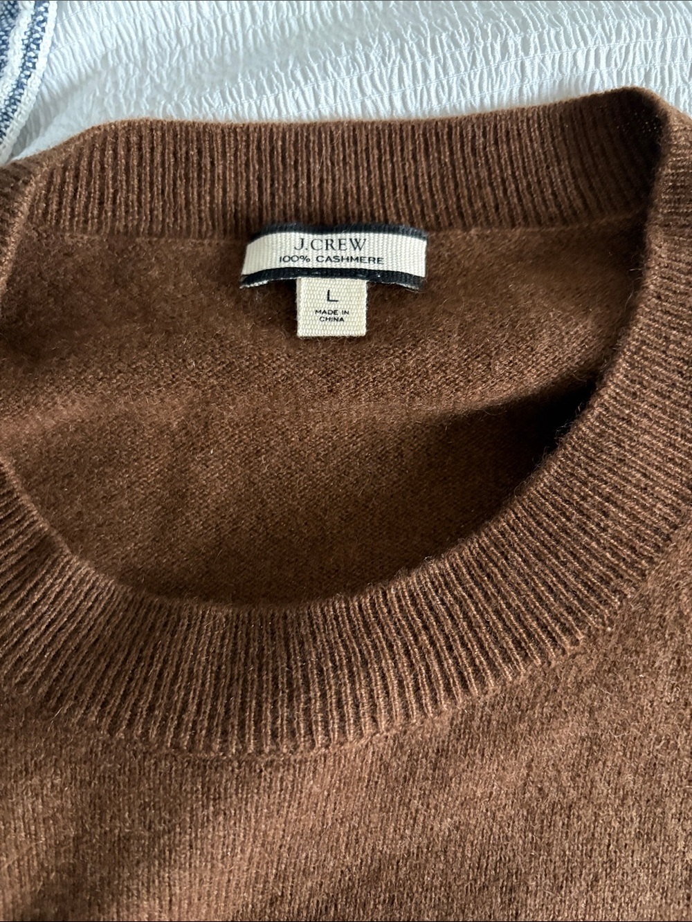 Classic Crewneck Brown Women’s Cashmere Sweater - Picture 2 of 3
